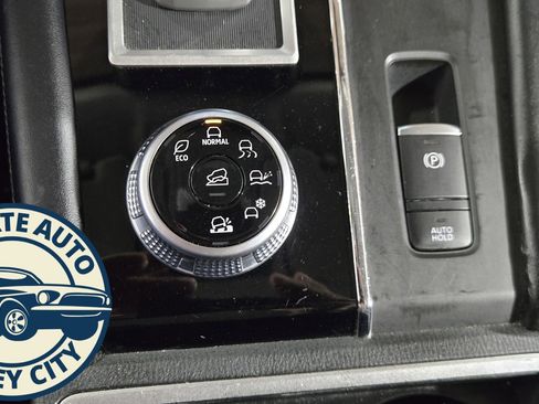 Used 2022 Mitsubishi Outlander SE image 16