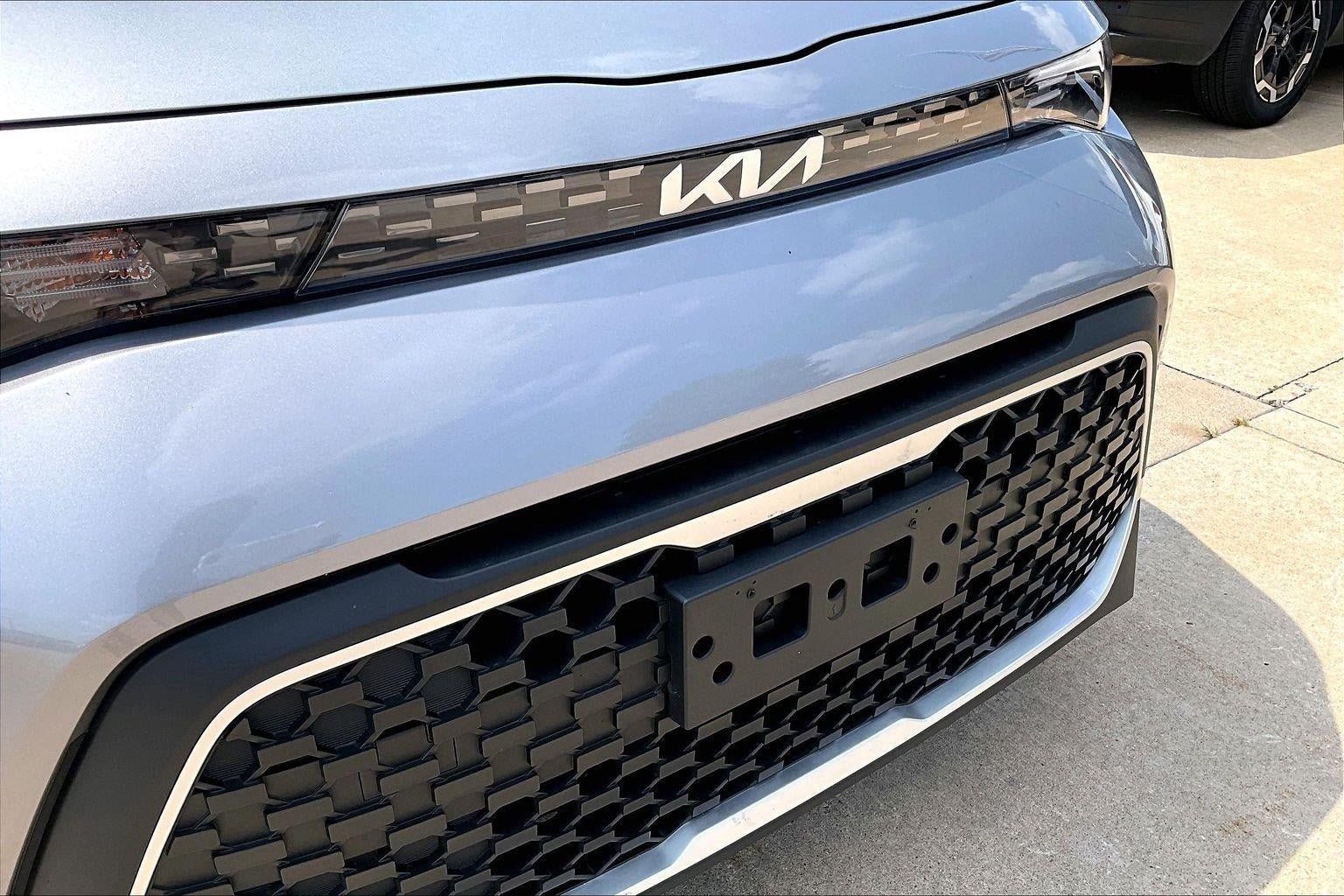Used 2025 Kia Soul LX w/ LX Technology Package FWD image 30