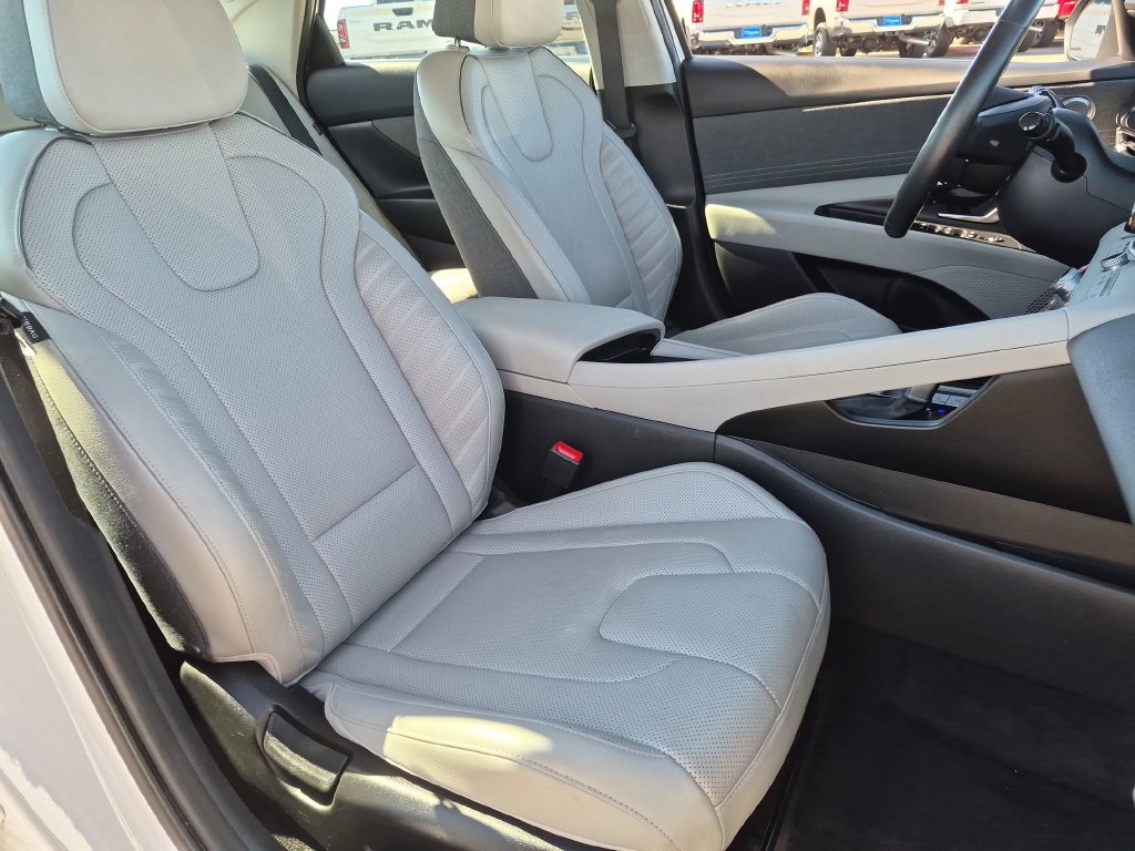 Used 2025 Hyundai Elantra Limited FWD image 32