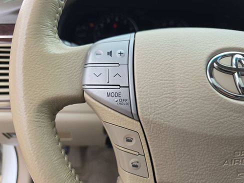 Used 2010 Toyota Avalon Limited FWD image 15