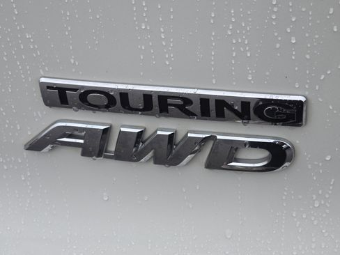 Used 2018 Honda Pilot Touring image 12