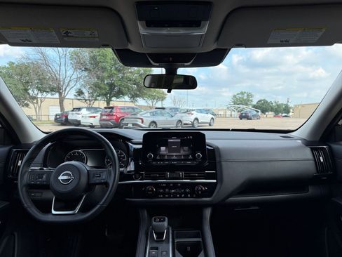 Used 2025 Nissan Pathfinder SV AWD/4WD image 35