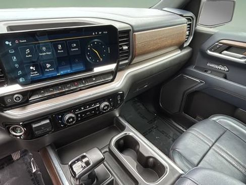 Used 2022 Chevrolet Silverado 1500 High Country w/ High Country Premium Package AWD/4WD image 25