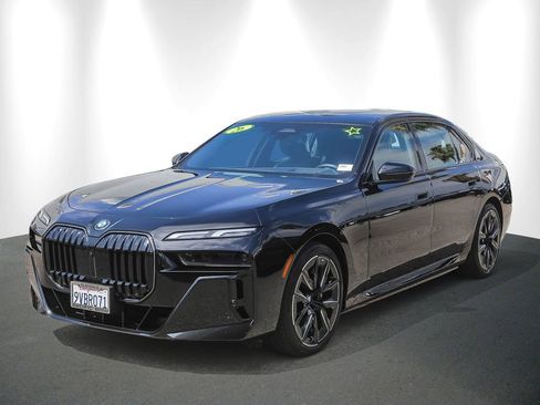 Used 2026 BMW i7 eDrive50 w/ M Sport Package RWD image 3