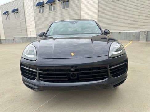 Used 2021 Porsche Cayenne image 2