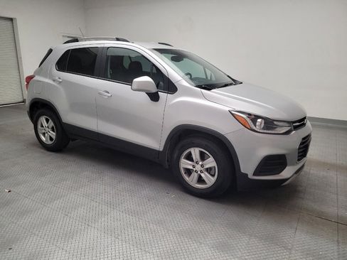 Used 2022 Chevrolet Trax LT FWD image 11
