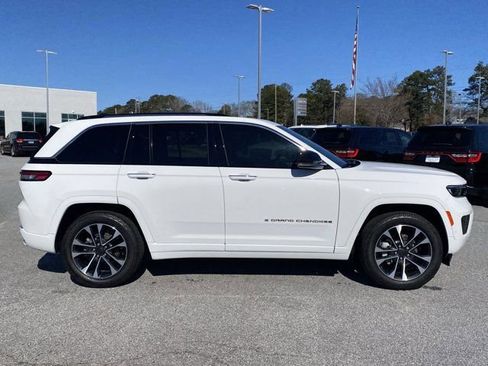 Used 2023 Jeep Grand Cherokee Overland w/ Luxury Tech Group IV image 3