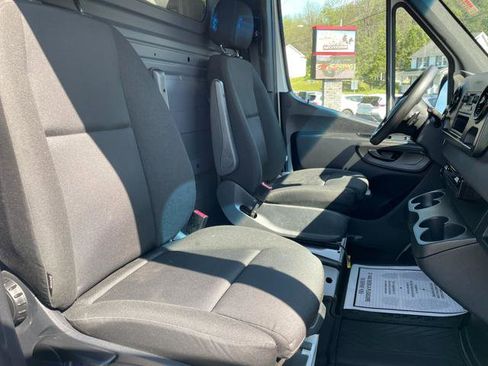 Used 2019 Mercedes-Benz Sprinter 2500 image 33