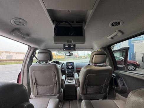 Used 2014 Chrysler Town & Country Touring-L w/ Driver Convenience Group FWD image 31