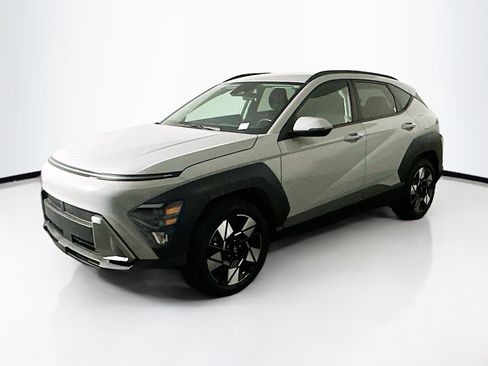 Used 2025 Hyundai Kona SEL image 3