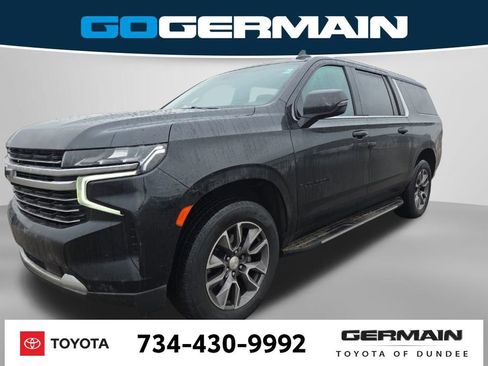 Used 2022 Chevrolet Suburban LT w/ LT Signature Package image 1