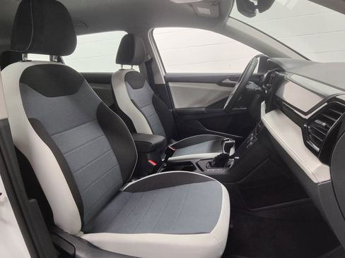 Used 2025 Volkswagen Taos S FWD image 4