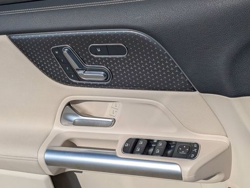 Used 2025 Mercedes-Benz GLA 250 4MATIC image 24