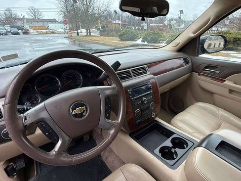 Used 2010 Chevrolet Suburban LT image 13