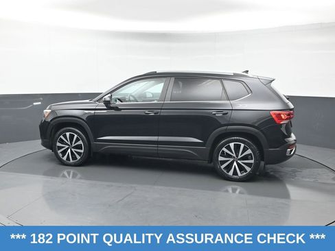 Used 2022 Volkswagen Taos SE w/ Panoramic Sunroof Package image 4