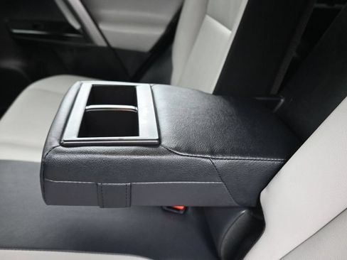 Used 2018 Toyota RAV4 Limited AWD/4WD image 35