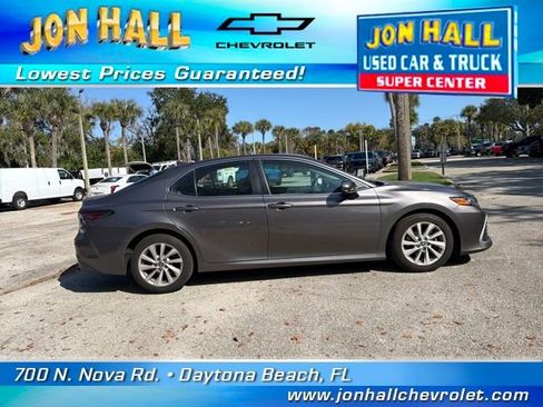 Used 2022 Toyota Camry LE image 12