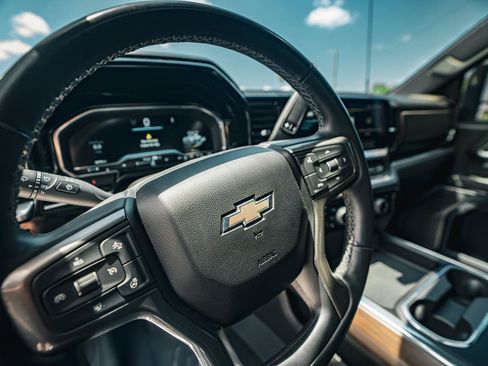 Used 2024 Chevrolet Silverado 2500 High Country w/ Technology Package AWD/4WD image 7