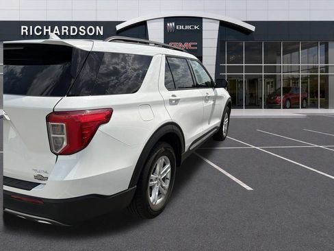 Used 2024 Ford Explorer XLT w/ Equipment Group 202A AWD/4WD image 7