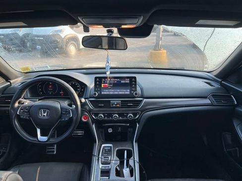 Used 2018 Honda Accord Sport image 10