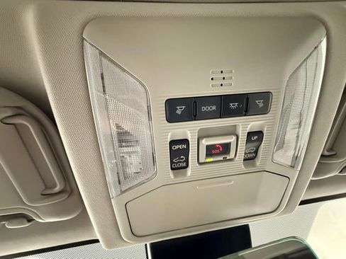 Used 2022 Toyota RAV4 XLE Premium FWD image 30