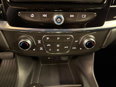 Used 2018 Chevrolet Traverse LT FWD image 14