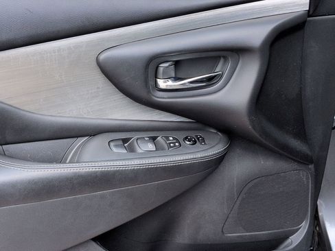 Used 2016 Nissan Murano S w/ Navigation Package FWD image 9