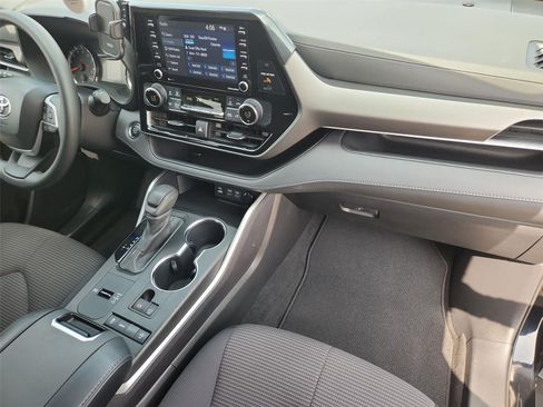 Used 2022 Toyota Highlander L FWD image 27