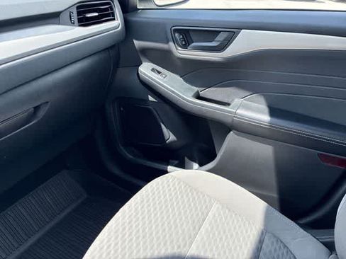 Used 2022 Ford Escape SE w/ SE Sport Appearance Package FWD image 31