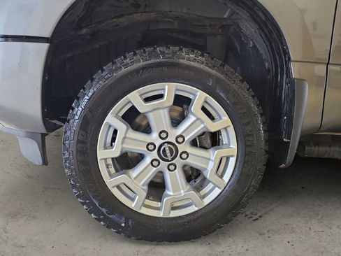 Used 2023 Nissan Titan SV w/ SV Convenience Package image 15