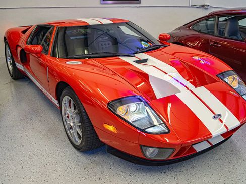 Used 2006 Ford GT image 1