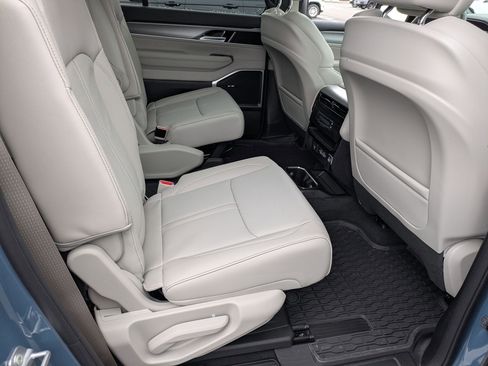 New 2026 Jeep Grand Wagoneer L 4WD image 32