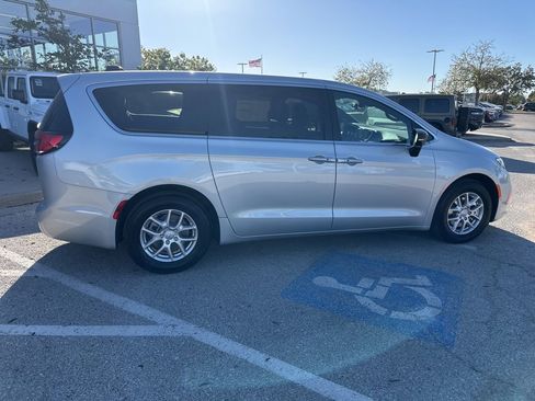 New 2026 Chrysler Pacifica Select image 31