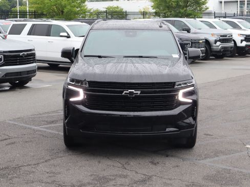 Used 2024 Chevrolet Suburban RST w/ Luxury Package AWD/4WD image 3