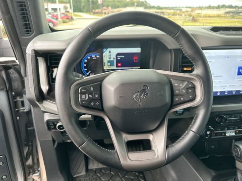 Used 2023 Ford Bronco Badlands image 14