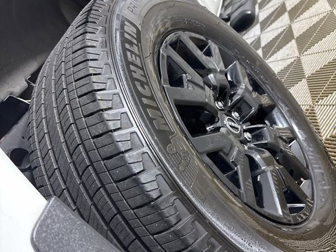 Used 2023 Nissan Frontier SV w/ Midnight Edition Package image 32