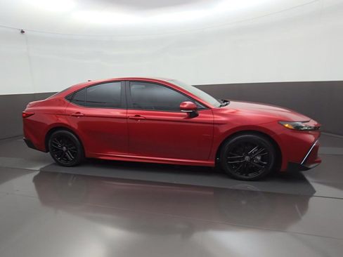 Used 2026 Toyota Camry SE FWD image 11