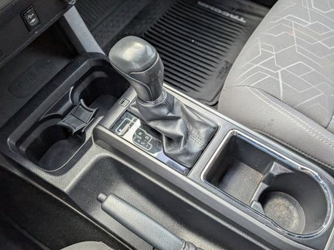 Used 2017 Toyota Tacoma TRD Off-Road image 17