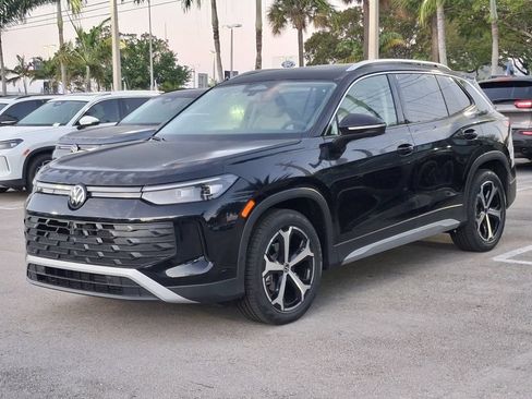 New 2026 Volkswagen Tiguan SE FWD image 3