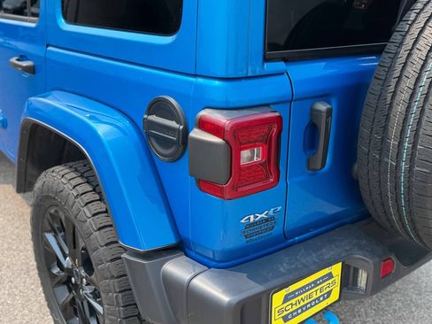 Used 2024 Jeep Wrangler Unlimited Sahara AWD/4WD image 9