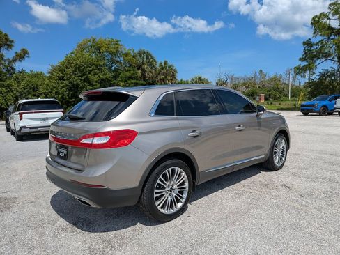 Used 2018 Lincoln MKX Reserve w/ Cargo Utility Package FWD image 8