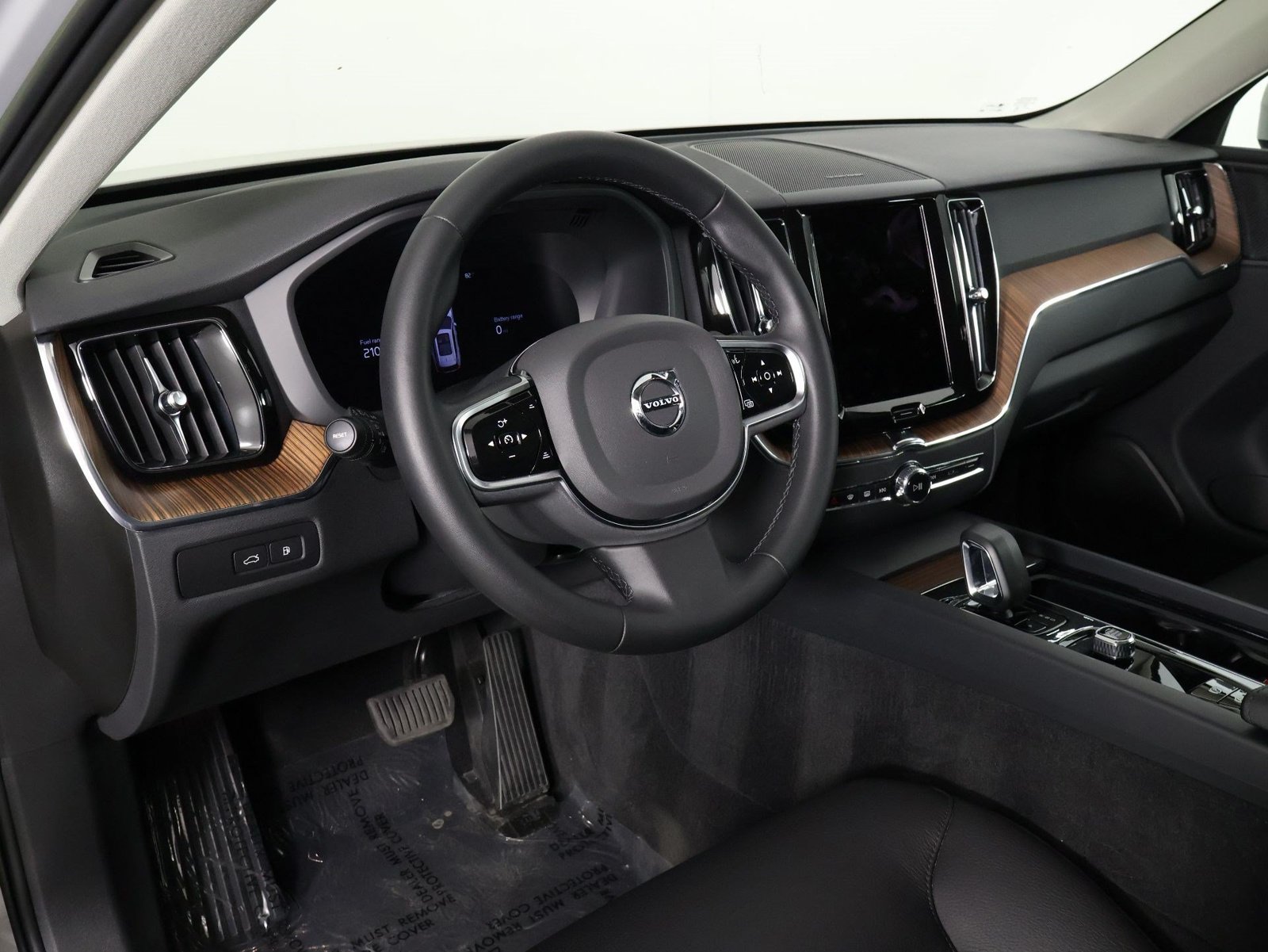 Certified 2023 Volvo XC60 T8 Plus AWD/4WD image 14