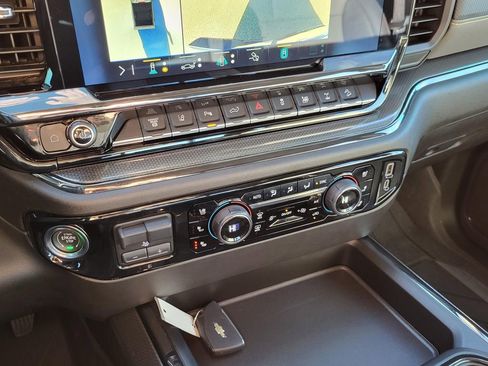 Used 2024 Chevrolet Silverado 2500 ZR2 w/ Technology Package image 20