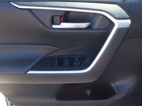 Used 2022 Toyota RAV4 XLE FWD image 28