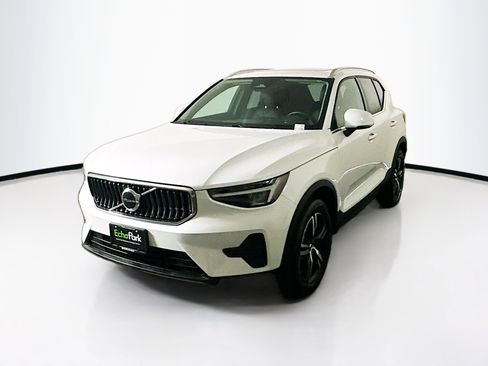 Used 2025 Volvo XC40 B5 Core image 3