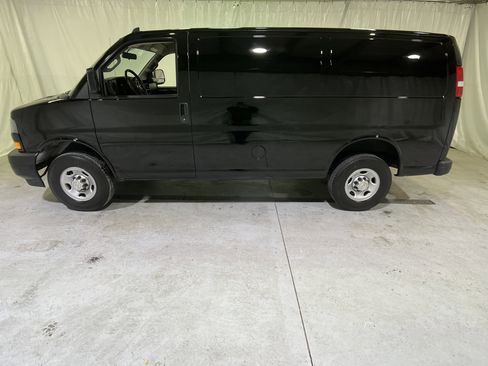 Used 2023 Chevrolet Express 3500 w/ Driver Convenience Package image 7