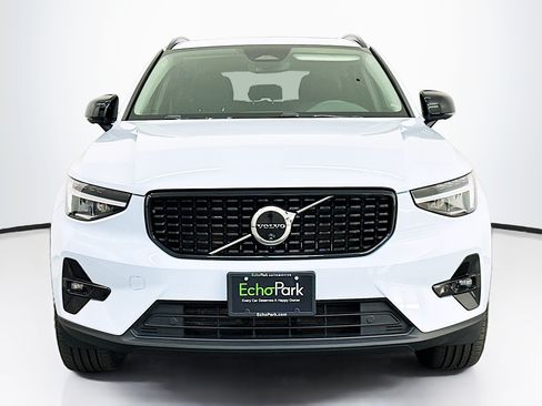 Used 2024 Volvo XC40 B5 Plus w/ Climate Package AWD/4WD image 2