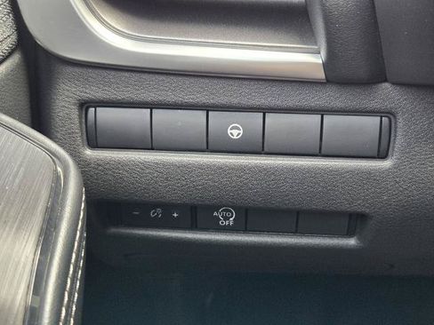 Certified 2023 Nissan Rogue SV FWD image 24