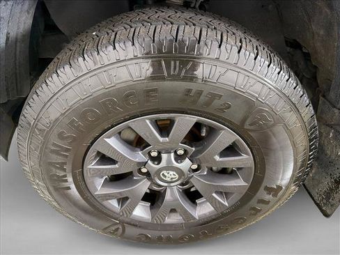 Used 2021 Toyota Tacoma SR5 AWD/4WD image 11