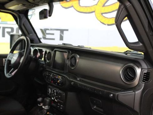 Used 2022 Jeep Wrangler Unlimited Sport w/ Xtreme Recon 35" Tire Package AWD/4WD image 12